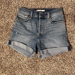 High-Rise Wedgie-fit Levi’s Shorts size 26